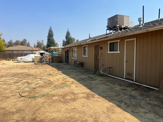 17495 Melba Drive E, Madera, CA 93638