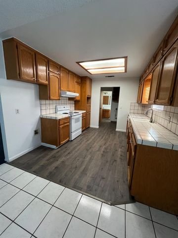 17495 Melba Drive E, Madera, CA 93638