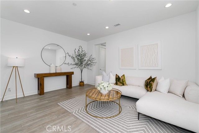 484 Chorus, Irvine, CA 92618