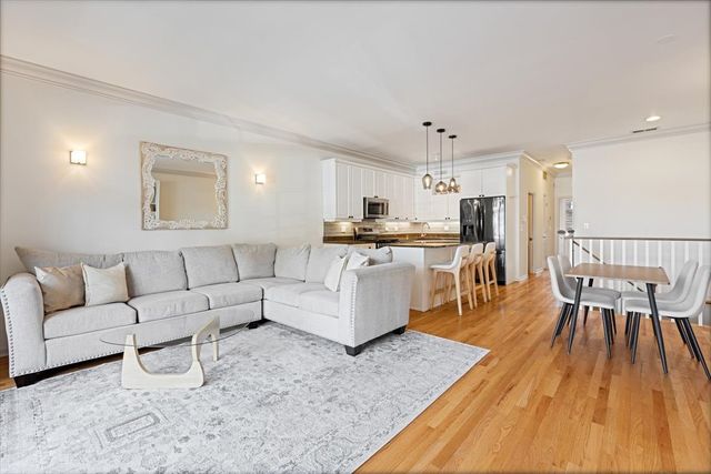 1639 N Oakley Avenue D1, Chicago, IL 60647