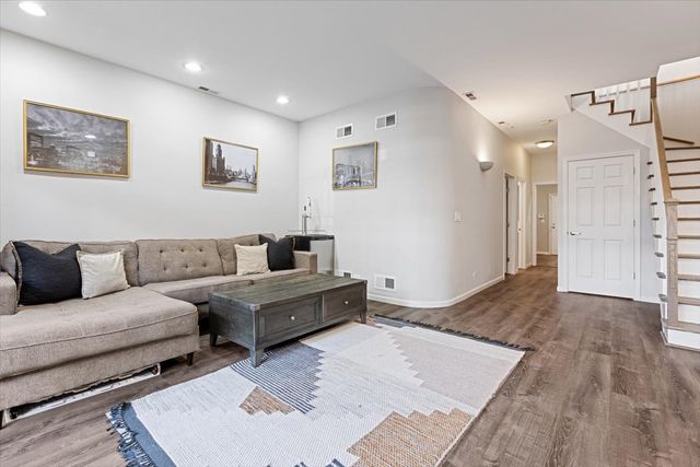 1639 N Oakley Avenue D1, Chicago, IL 60647