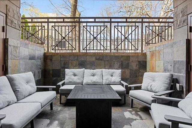 1639 N Oakley Avenue D1, Chicago, IL 60647