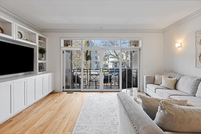 1639 N Oakley Avenue D1, Chicago, IL 60647