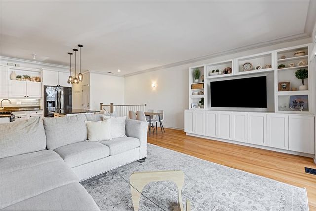 1639 N Oakley Avenue D1, Chicago, IL 60647