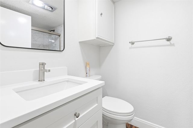 113 World Of Tennis SQ, Lakeway, TX 78738