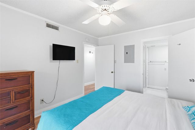 113 World Of Tennis SQ, Lakeway, TX 78738