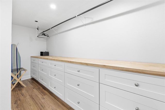 113 World Of Tennis SQ, Lakeway, TX 78738