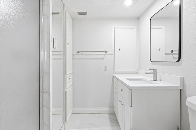 113 World Of Tennis SQ, Lakeway, TX 78738