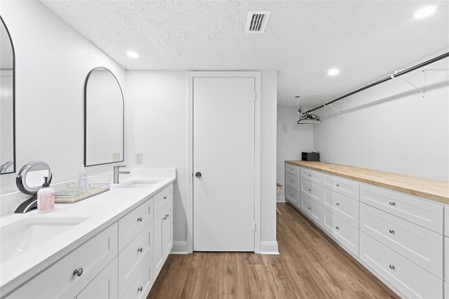 113 World Of Tennis SQ, Lakeway, TX 78738