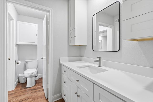 113 World Of Tennis SQ, Lakeway, TX 78738