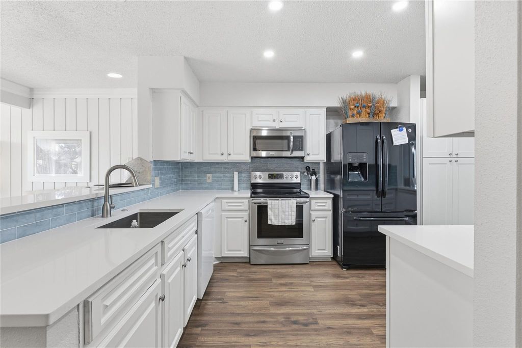 113 World Of Tennis SQ, Lakeway, TX 78738