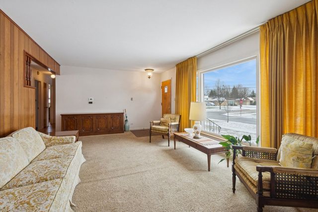 310 Harvard Street, Des Plaines, IL 60016