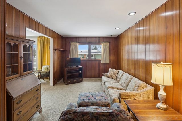 310 Harvard Street, Des Plaines, IL 60016