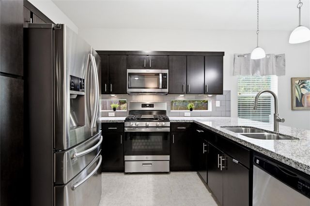 910 Hillstar Street, Houston, TX 77009