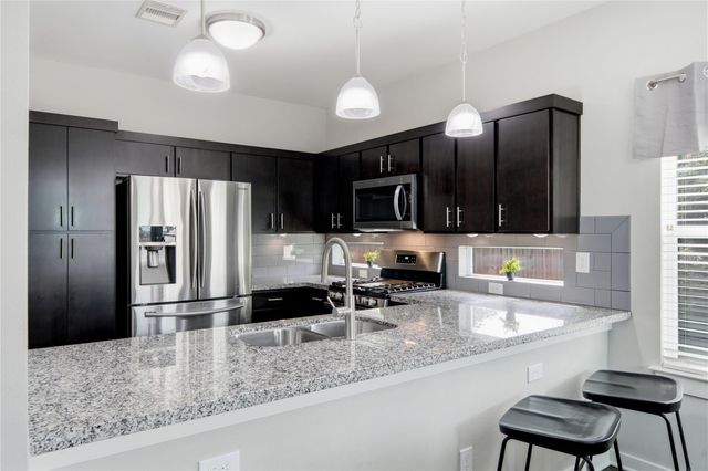 910 Hillstar Street, Houston, TX 77009