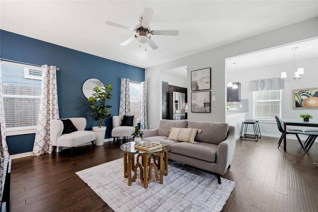 Image 1 of property listing at 910 Hillstar Street, Houston, TX 77009