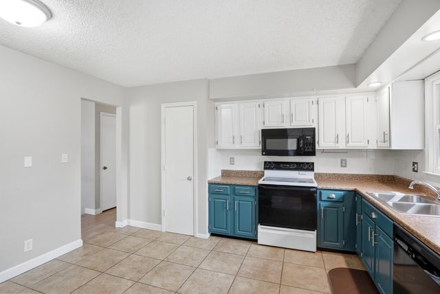 4500 W GEORGETOWN DR, Columbia, MO 65203