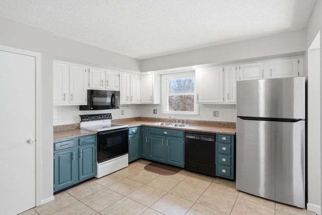 4500 W GEORGETOWN DR, Columbia, MO 65203