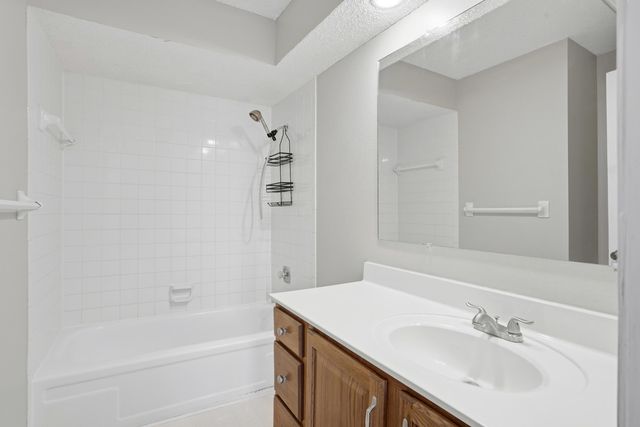 4500 W GEORGETOWN DR, Columbia, MO 65203