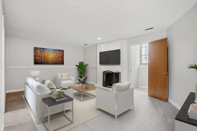 4500 W GEORGETOWN DR, Columbia, MO 65203