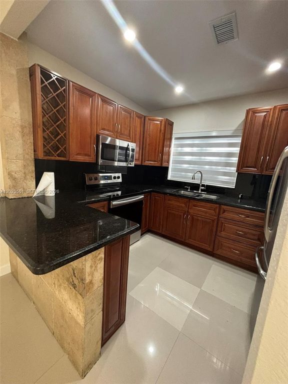 1648 SW 13th St NA, Miami, FL 33145