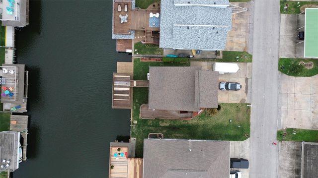 1031 Redfish Street, Bayou Vista, TX 77563