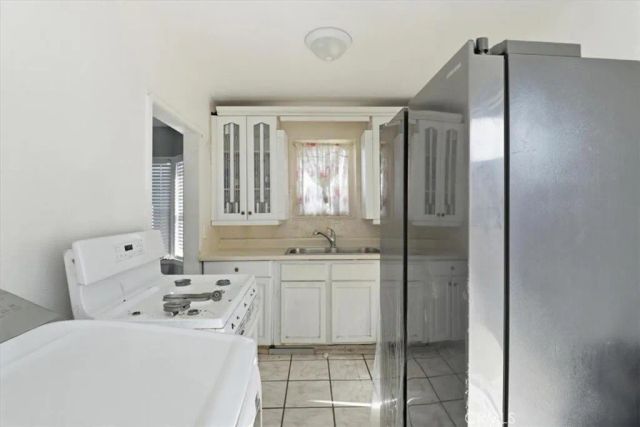 10223 S Grevillea Avenue, Inglewood, CA 90304