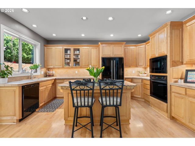 4701 CAMBRIDGE Ct, Lake Oswego, OR 97035