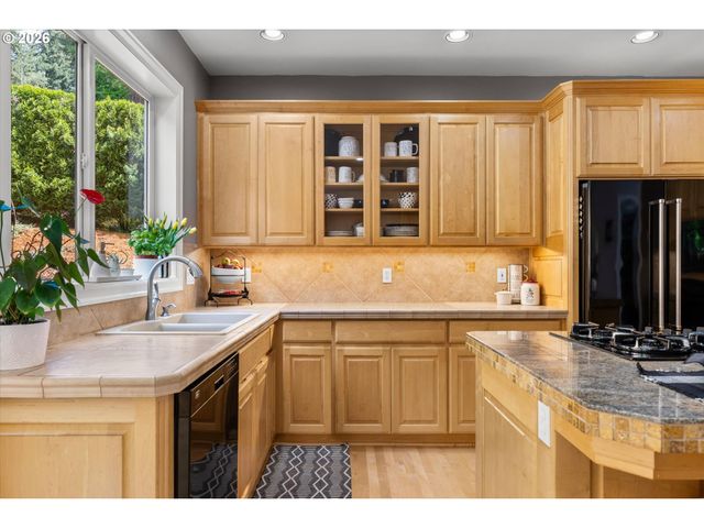 4701 CAMBRIDGE Ct, Lake Oswego, OR 97035