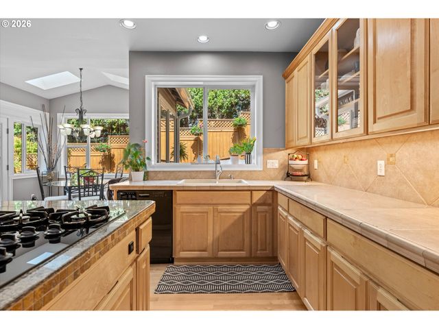 4701 CAMBRIDGE Ct, Lake Oswego, OR 97035