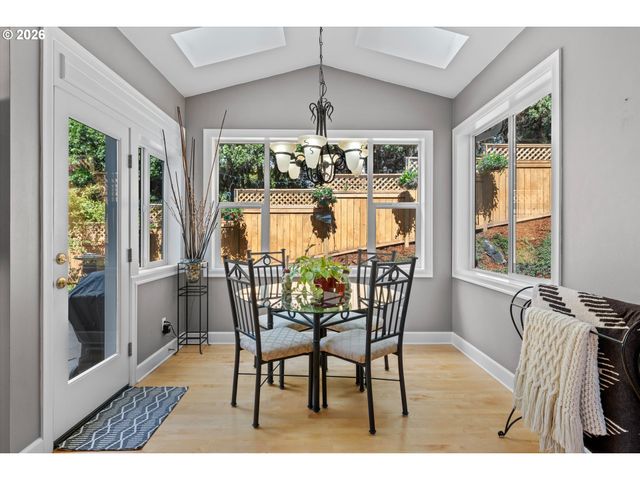 4701 CAMBRIDGE Ct, Lake Oswego, OR 97035