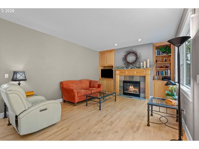 4701 CAMBRIDGE Ct, Lake Oswego, OR 97035