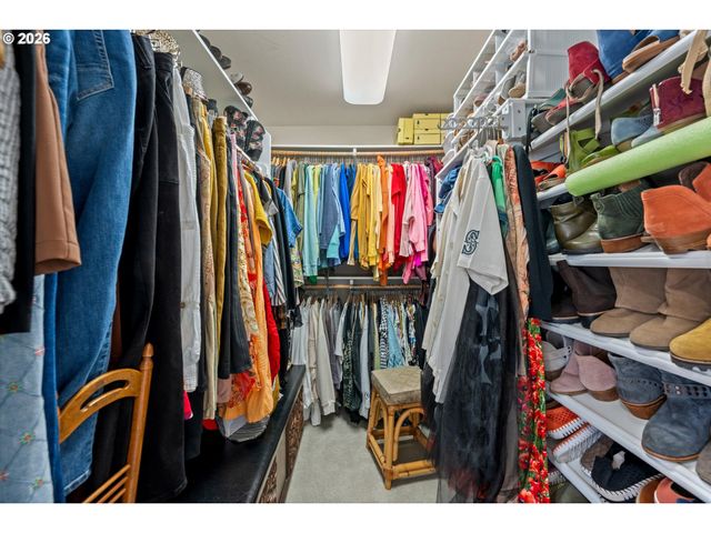 4701 CAMBRIDGE Ct, Lake Oswego, OR 97035