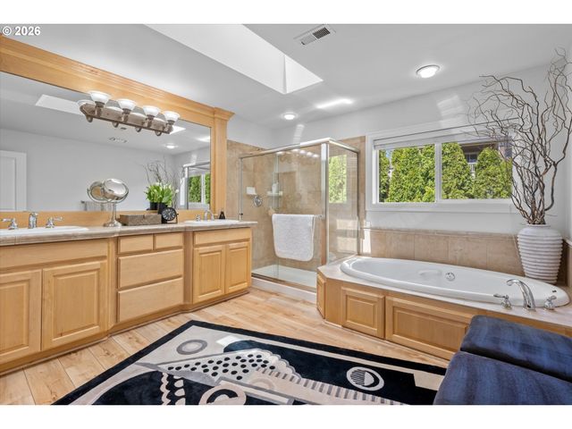 4701 CAMBRIDGE Ct, Lake Oswego, OR 97035