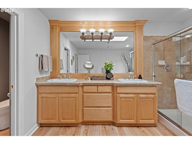 4701 CAMBRIDGE Ct, Lake Oswego, OR 97035