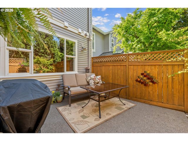 4701 CAMBRIDGE Ct, Lake Oswego, OR 97035