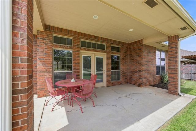8728 NW 72nd Court, Warr Acres, OK 73132