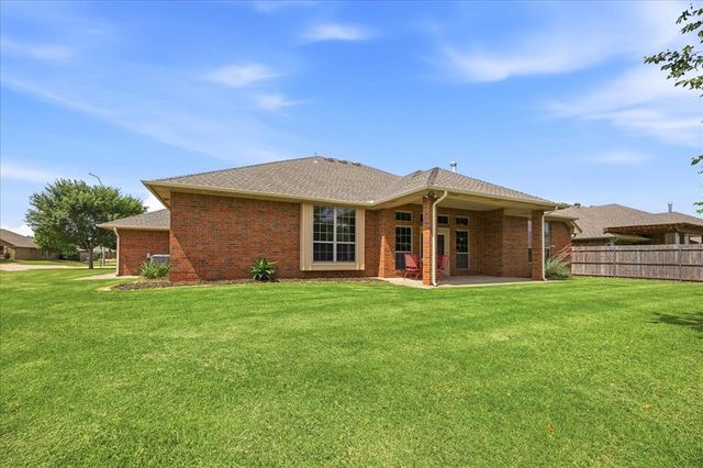 8728 NW 72nd Court, Warr Acres, OK 73132