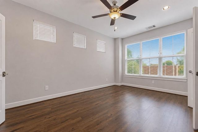 603 Link Road H, Houston, TX 77009