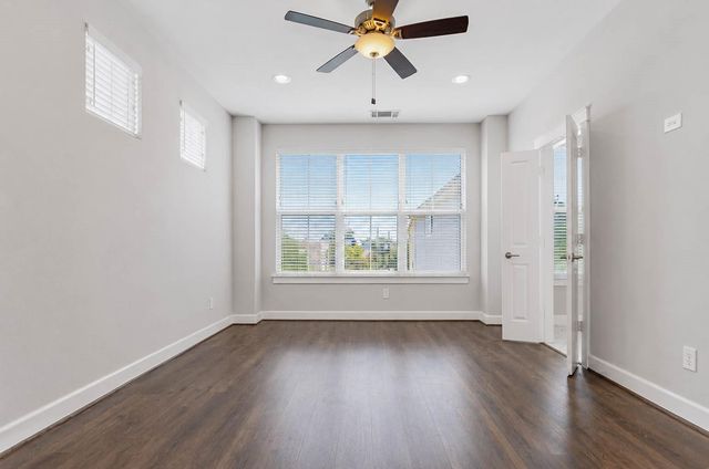 603 Link Road H, Houston, TX 77009