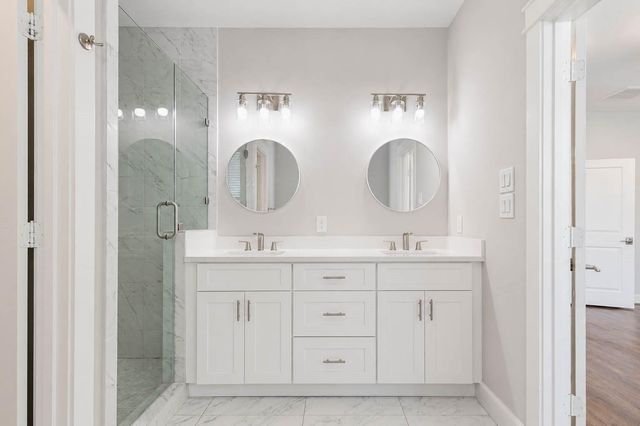603 Link Road H, Houston, TX 77009