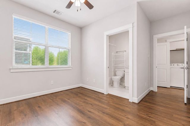 603 Link Road H, Houston, TX 77009