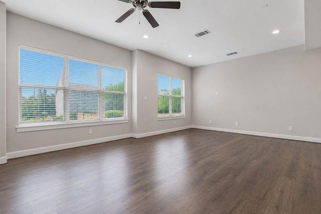 603 Link Road H, Houston, TX 77009