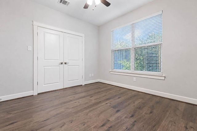 603 Link Road H, Houston, TX 77009