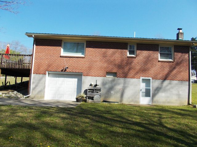 225 Cedar Hollow Dr, Camden, TN 38320