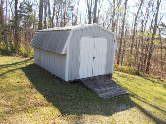 225 Cedar Hollow Dr, Camden, TN 38320