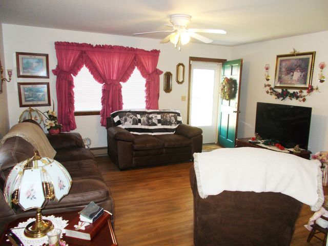 225 Cedar Hollow Dr, Camden, TN 38320