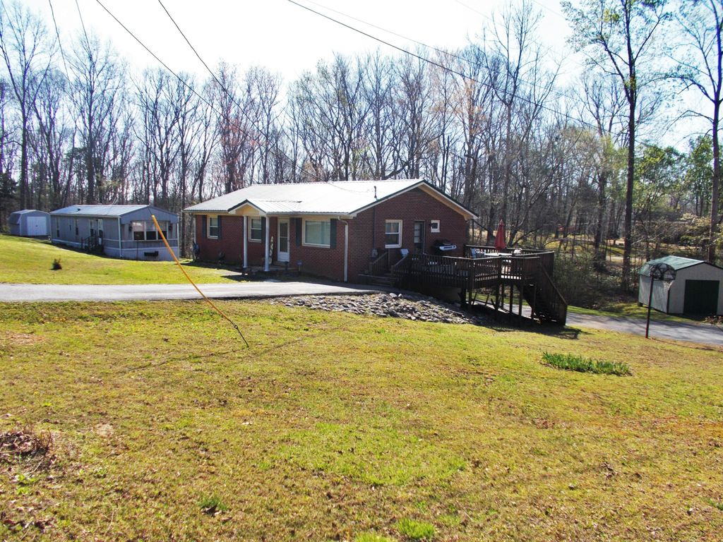 225 Cedar Hollow Dr, Camden, TN 38320