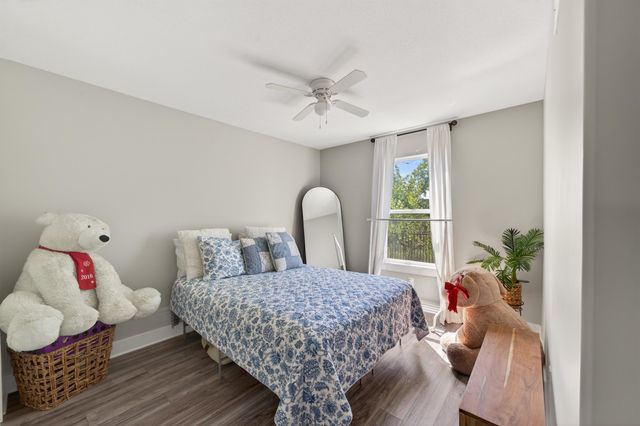 1634 S Smithmoor, Wichita, KS 67207