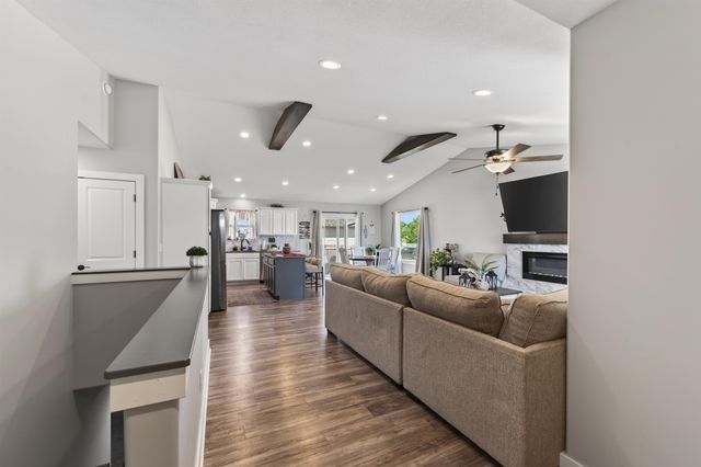 1634 S Smithmoor, Wichita, KS 67207